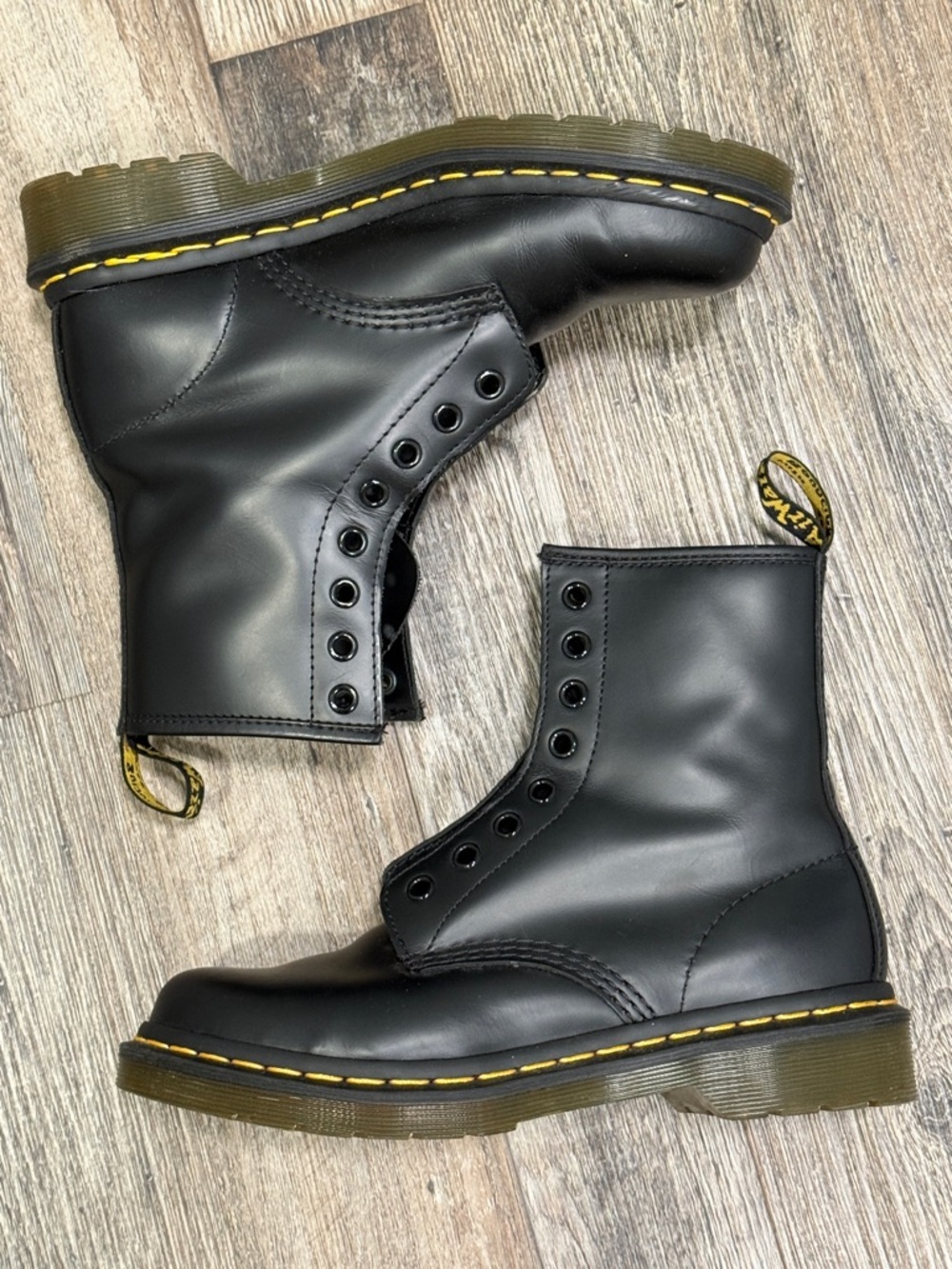 Dr. Martens 1460 women's size 6 combat boots missing laces